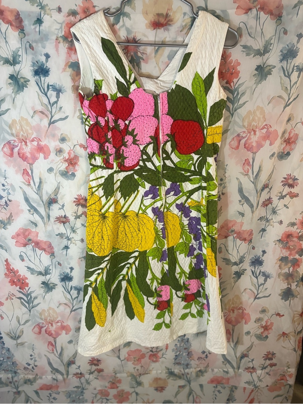 Vintage Tropical Floral Shift Dress in White with Green, Pink & Yellow - Picture 4 of 9
